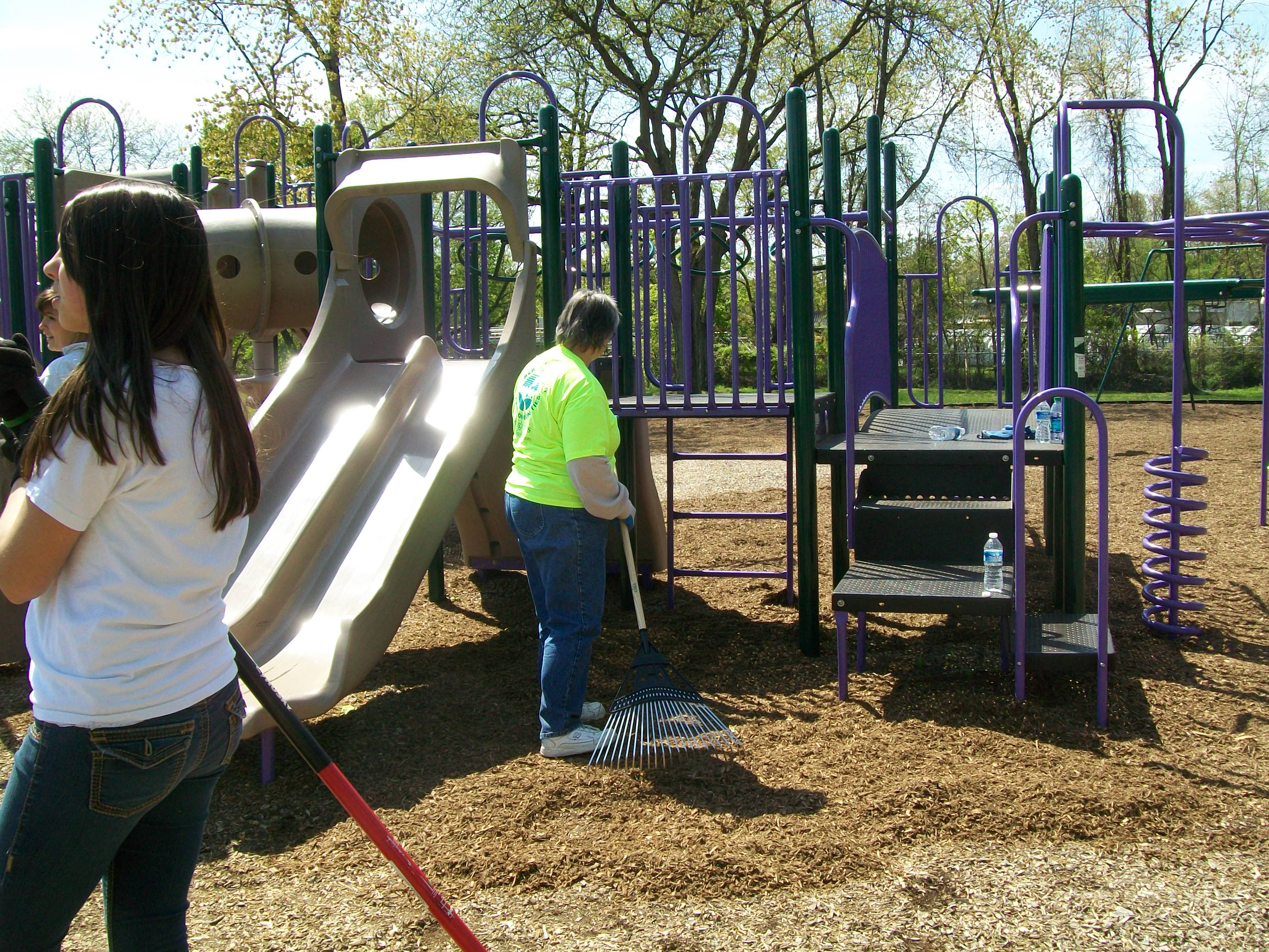 Volunteers spreading mulch at Memory Park
