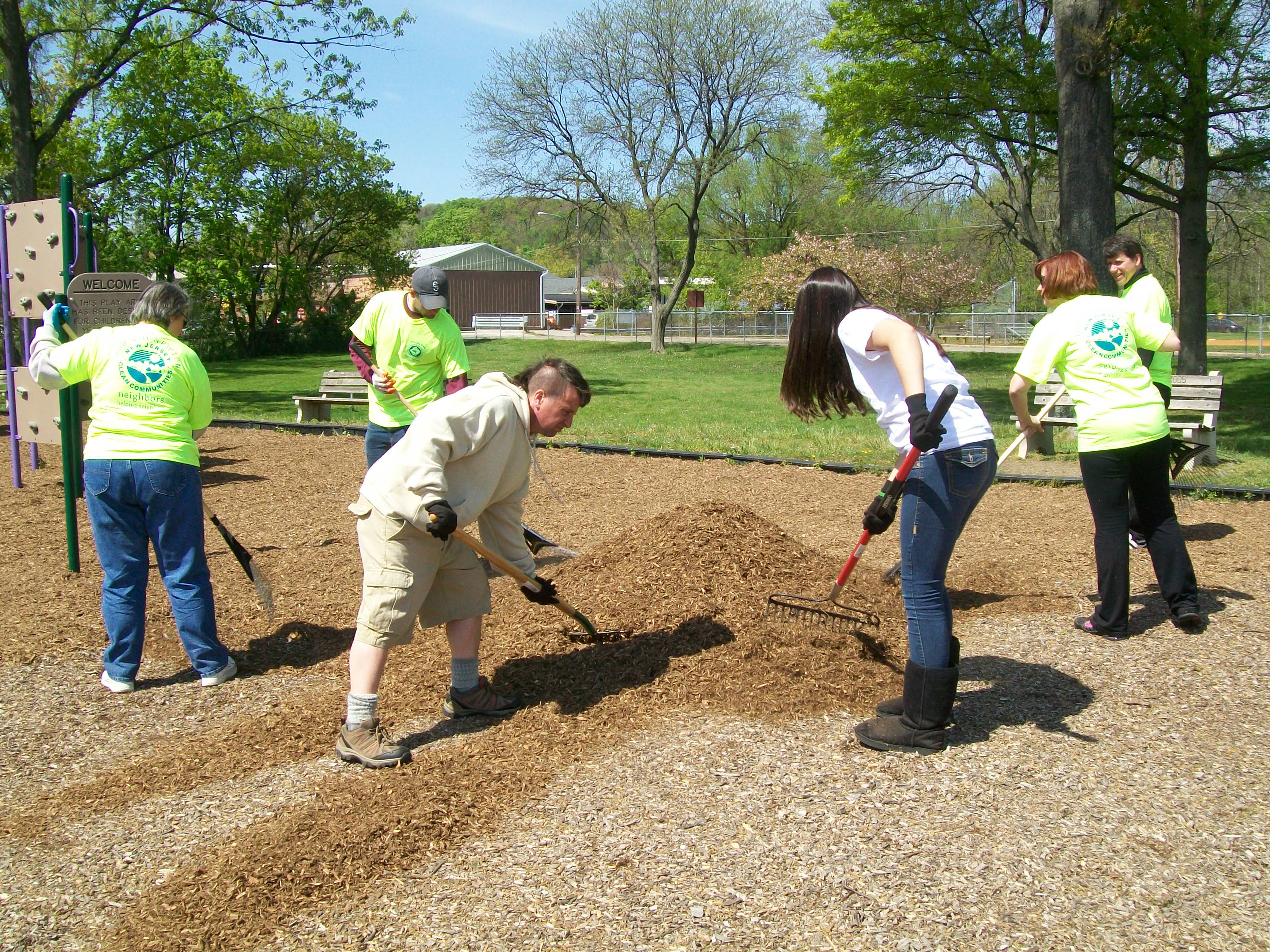 Volunteers spreading mulch at Memory Park